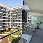 Modern With Balcony And Pool Ii By Homing شقة *