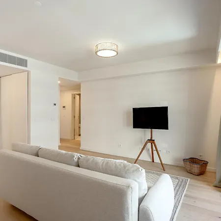 Modern With Balcony And Pool Ii By Homing Apartment Lisbon
