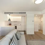 Modern With Balcony And Pool Ii By Homing Apartamento