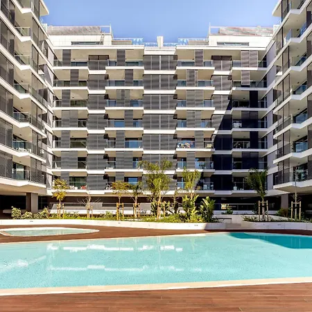 Modern With Balcony And Pool Ii By Homing Apartmán Lisboa