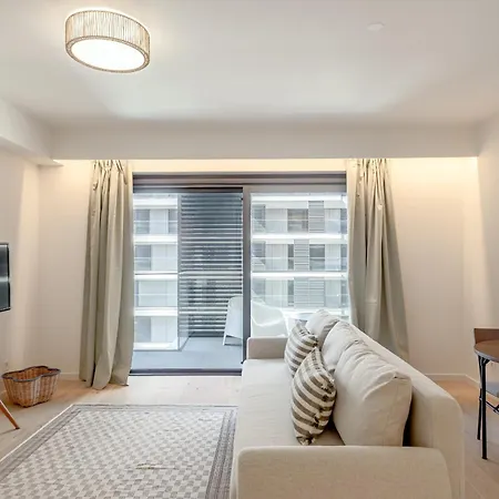 Modern With Balcony And Pool Ii By Homing * Lisboa