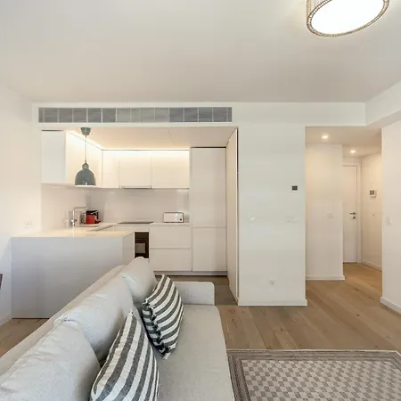 Modern With Balcony And Pool Ii By Homing アパート