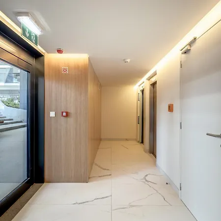 Modern With Balcony And Pool Ii By Homing リスボン
