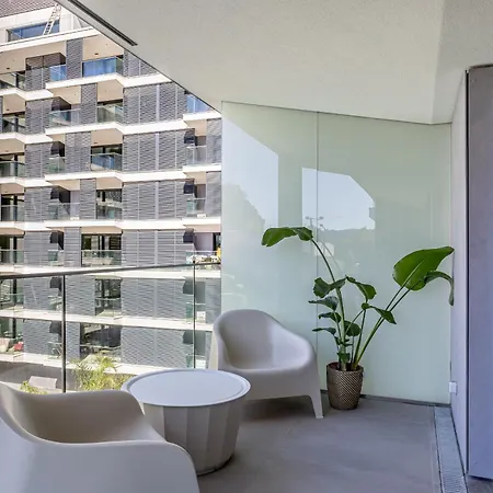 Modern With Balcony And Pool Ii By Homing アパート