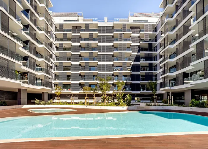 Modern With Balcony And Pool Ii By Homing Apartment Lisbon