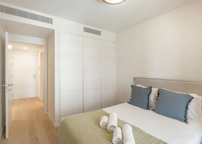 Modern With Balcony And Pool Ii By Homing Lisbon