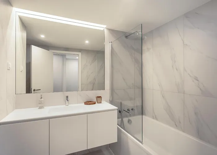 Modern With Balcony And Pool Ii By Homing Apartment Lisbon