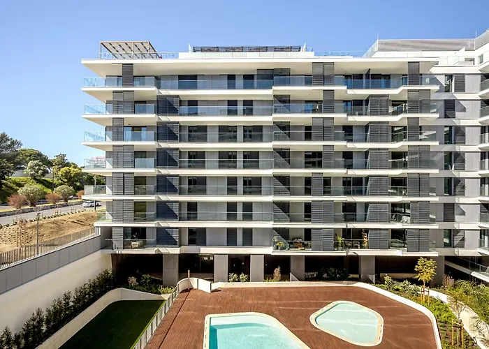 Modern With Balcony And Pool Ii By Homing Apartment Lisbon