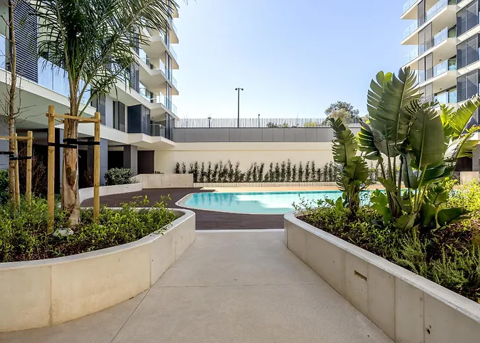 Modern With Balcony And Pool Ii By Homing Apartment *