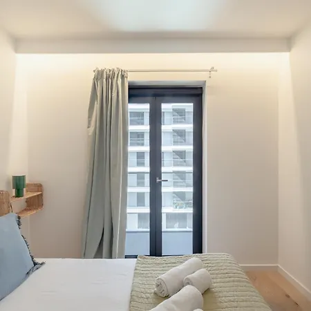 Modern With Balcony And Pool Ii By Homing * Lisboa