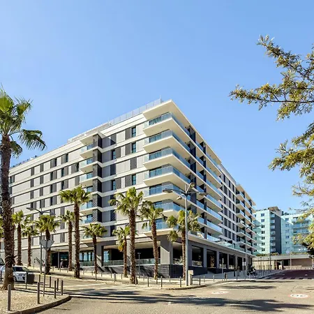 Modern With Balcony And Pool Ii By Homing Lisboa