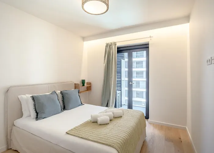 Modern With Balcony And Pool Ii By Homing Lisboa
