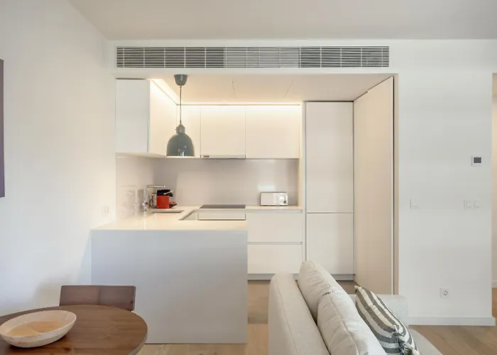 Modern With Balcony And Pool Ii By Homing Lägenhet