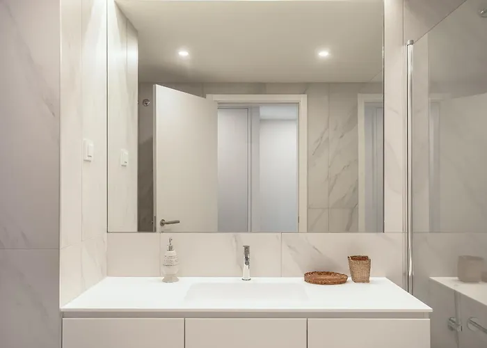 Modern With Balcony And Pool Ii By Homing Lisboa